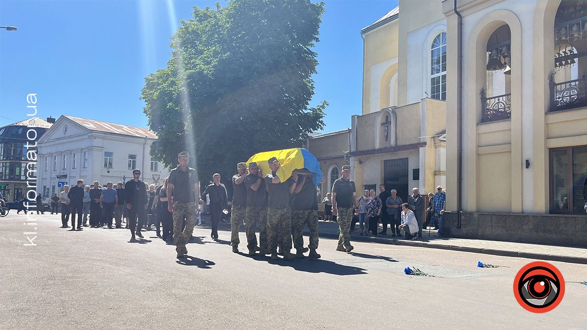 У Коломиї в останню дорогу провели загиблого воїна Романа Венгльовського 3