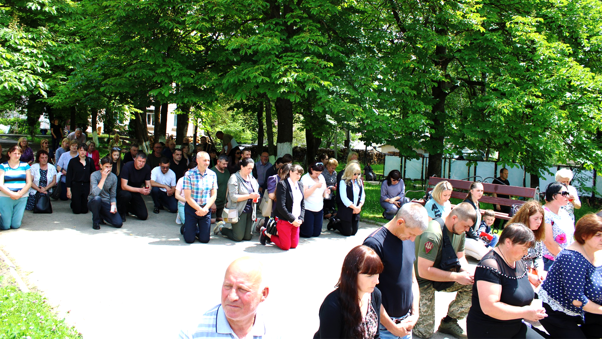 На Верховинщині попрощалися з загиблим воїном Романом Моканюком 1