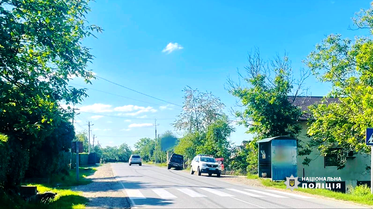 На Косівщині водій позашляховика збив двох пішоходів 1