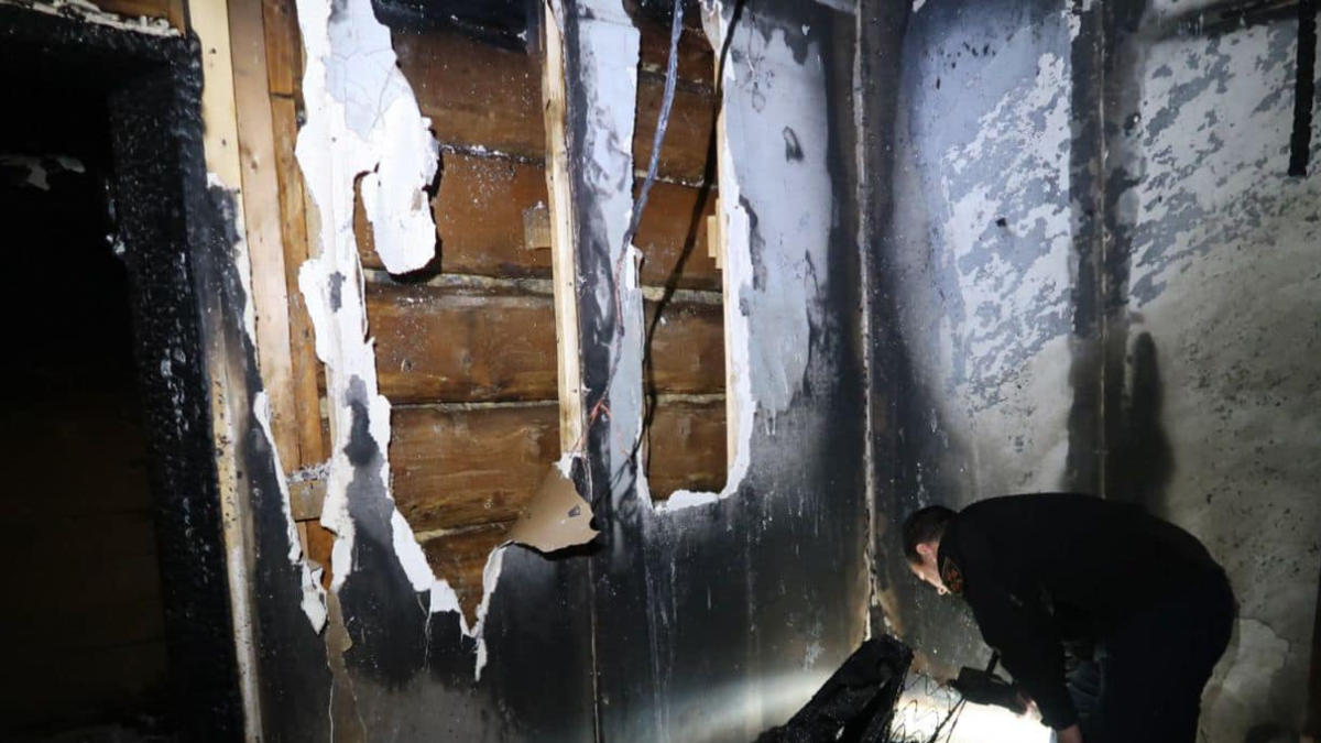 В Яблуниці сварка між чоловіками закінчилась підпалом будинку 2
