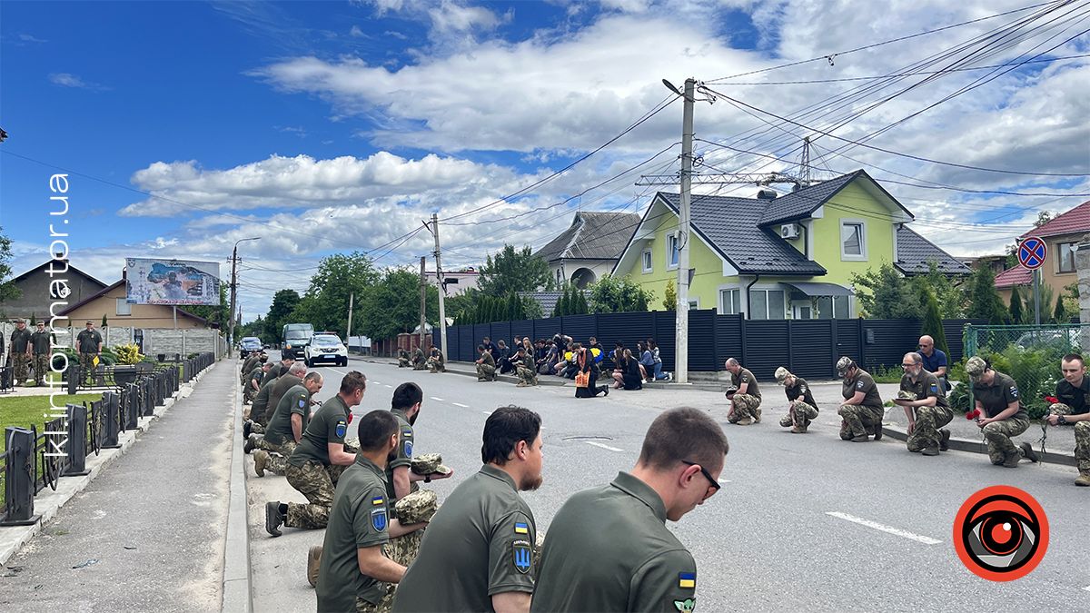 "На щиті" до Коломиї повернувся полеглий захисник Роман Венгльовський 1