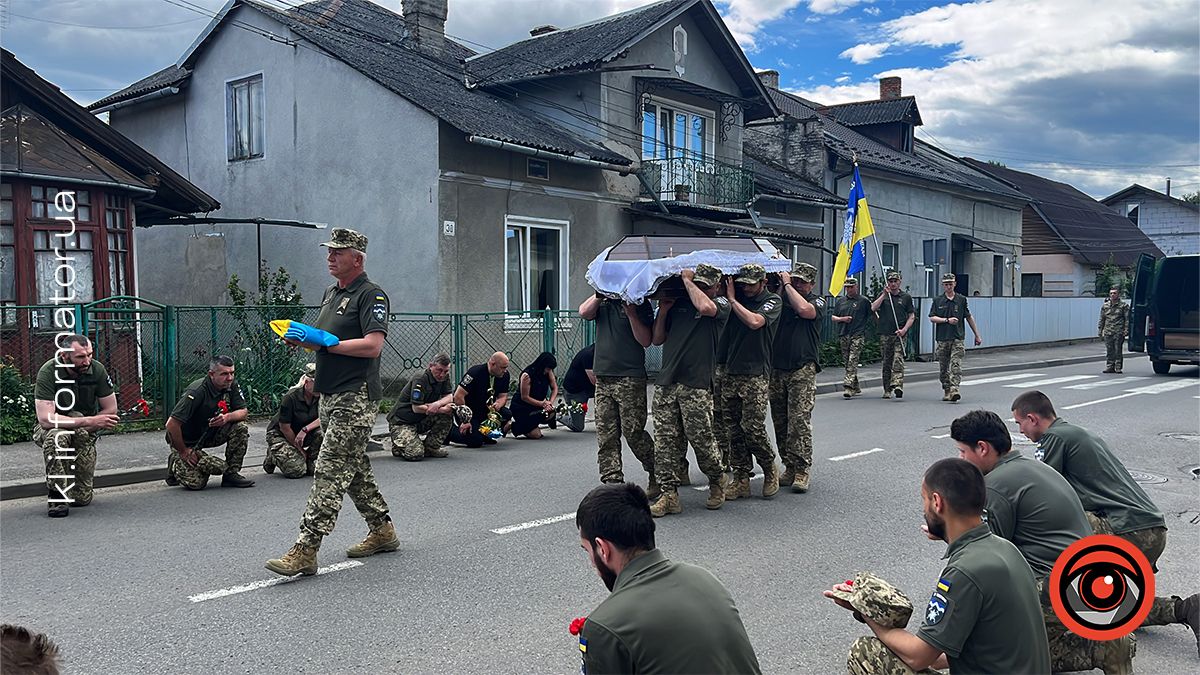 "На щиті" до Коломиї повернувся полеглий захисник Роман Венгльовський