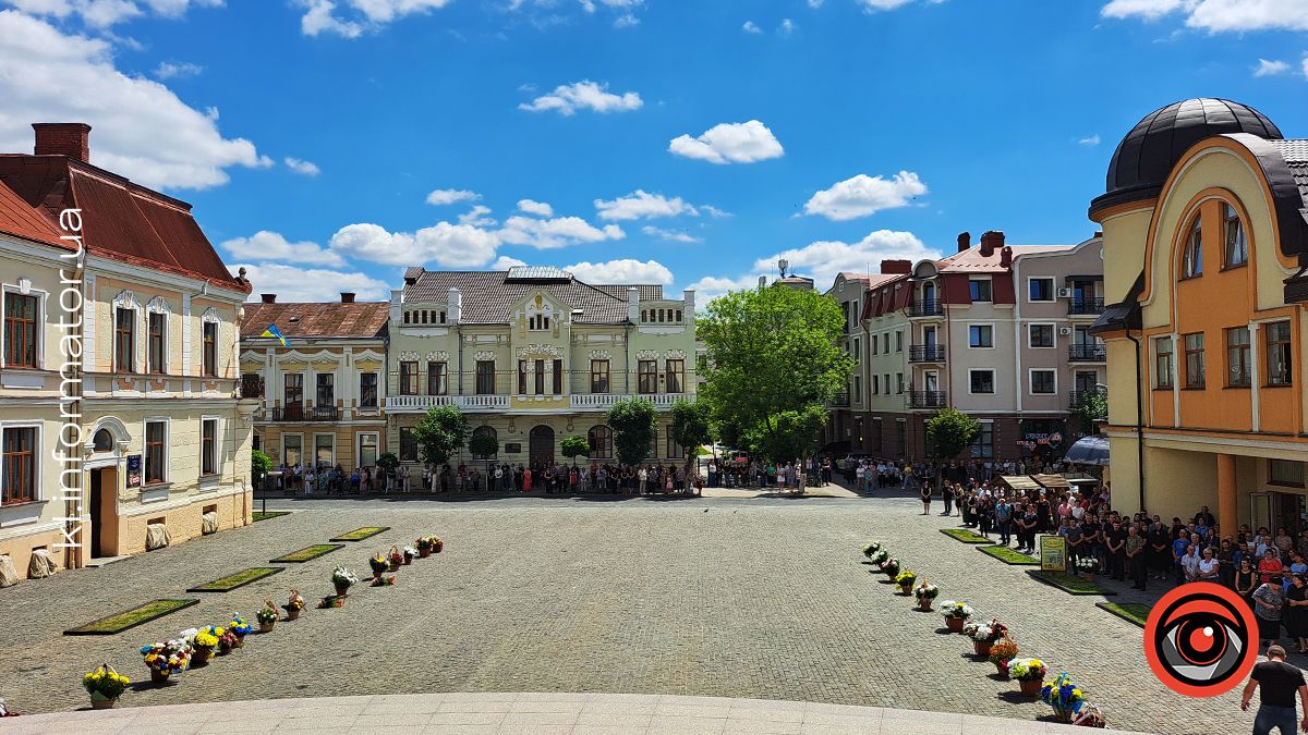 Коломия і Велика Кам'янка провела в останню дорогу загиблих захисників Василя Макарчука, Андрія Карпенюка та Віталія Черкаса 13