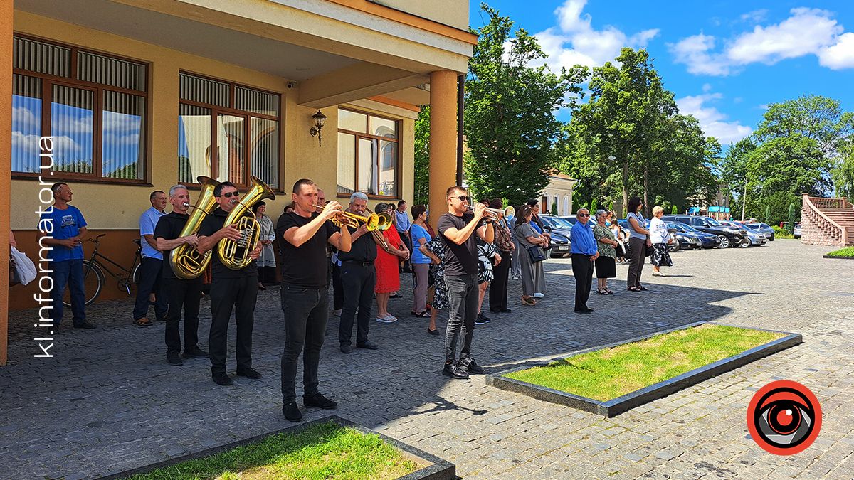 Коломия і Велика Кам'янка провела в останню дорогу загиблих захисників Василя Макарчука, Андрія Карпенюка та Віталія Черкаса 7