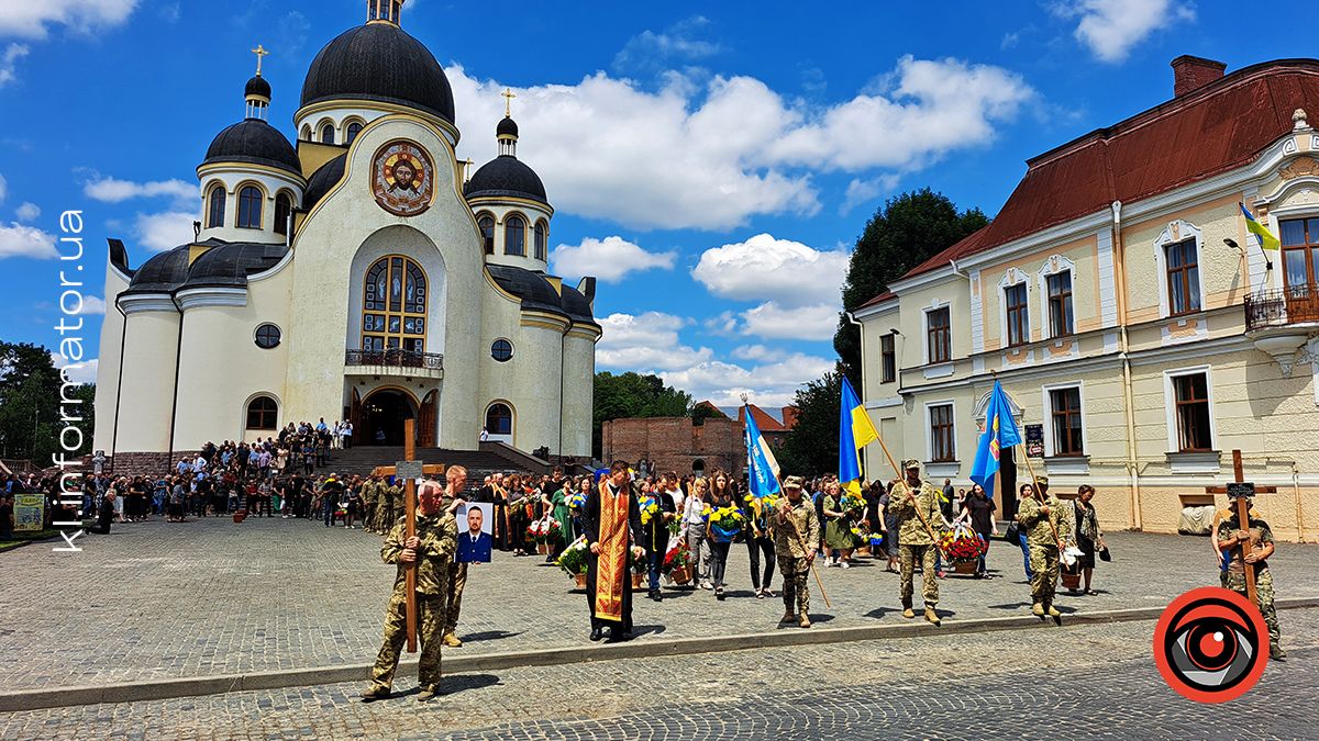 Коломия і Велика Кам'янка провела в останню дорогу загиблих захисників Василя Макарчука, Андрія Карпенюка та Віталія Черкаса 14