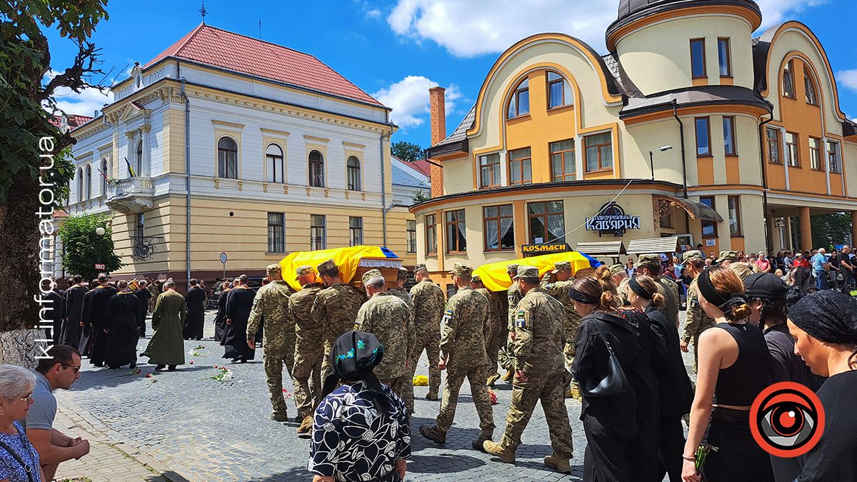 Коломия і Велика Кам'янка провела в останню дорогу загиблих захисників Василя Макарчука, Андрія Карпенюка та Віталія Черкаса 19