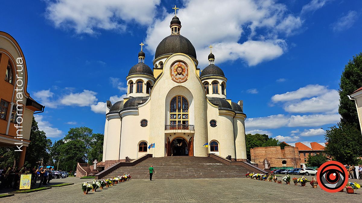 Коломия і Велика Кам'янка провела в останню дорогу загиблих захисників Василя Макарчука, Андрія Карпенюка та Віталія Черкаса 8