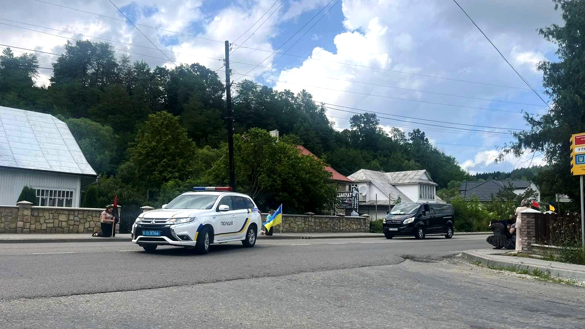 У Надвірній в останню дорогу проведуть захисника Івана Сензюка 1