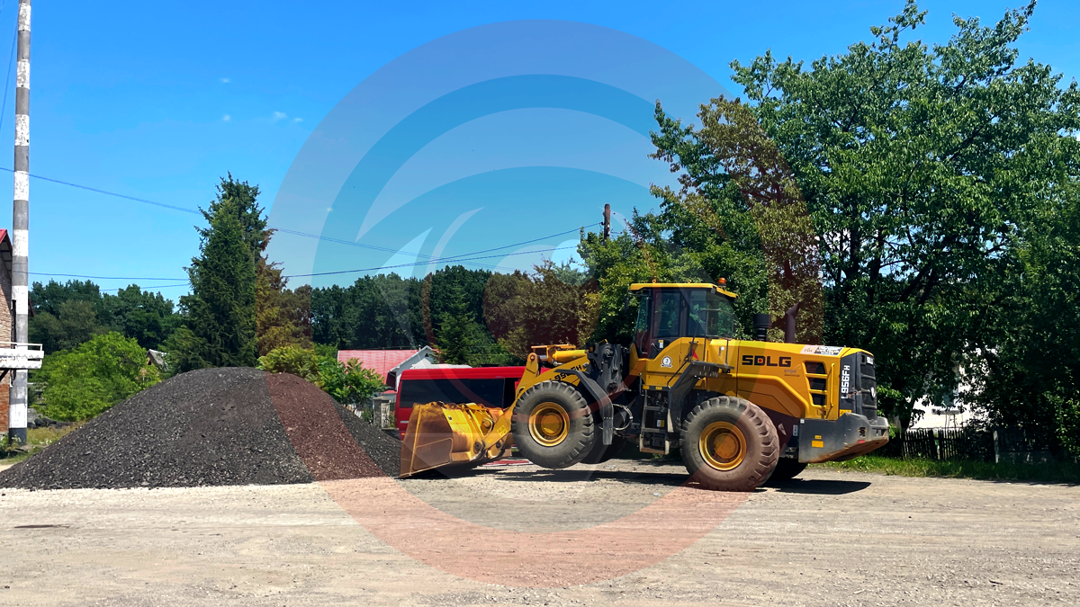 У Шепарівцях проводять ямковий ремонт кільцевої розв'язки 3