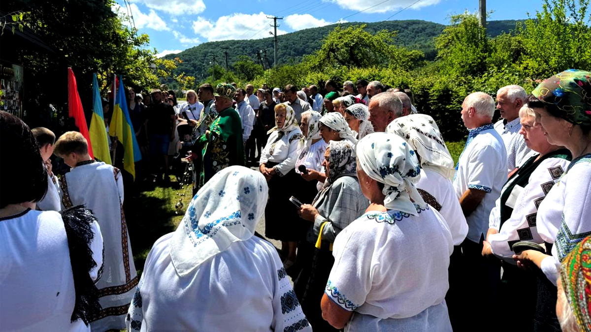 У Шешорах відкрили меморіали загиблим воїнам Вадиму Яровому та Юрію Іванишину 4