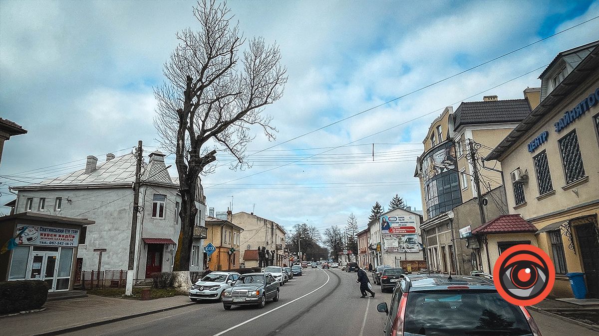 Все вирішила 1 гривня: за скільки в центрі Снятина продали в приватні руки комунальне приміщення