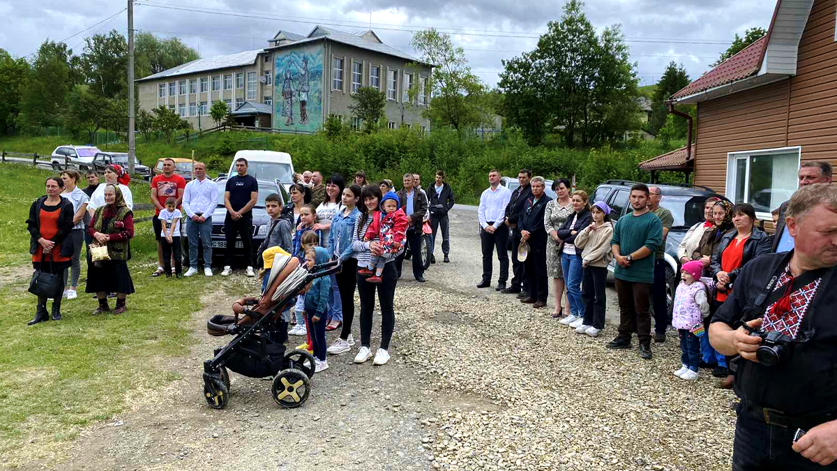 На Верховинщині під час відкриття оглядового майданчику на ставку зібрали понад 25 тис. грн для армії 1