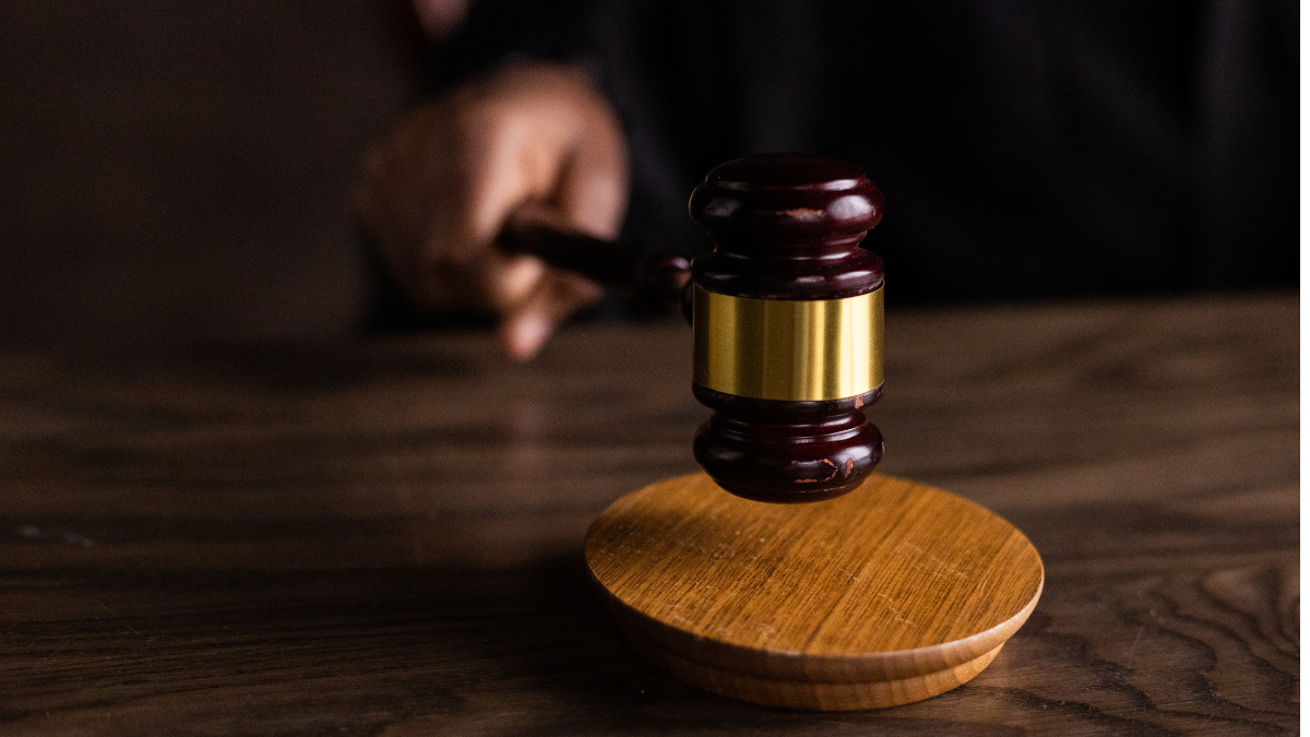 На Косівщині засудили прикарпатців, які збували раритетну зброю та вирощували наркотики