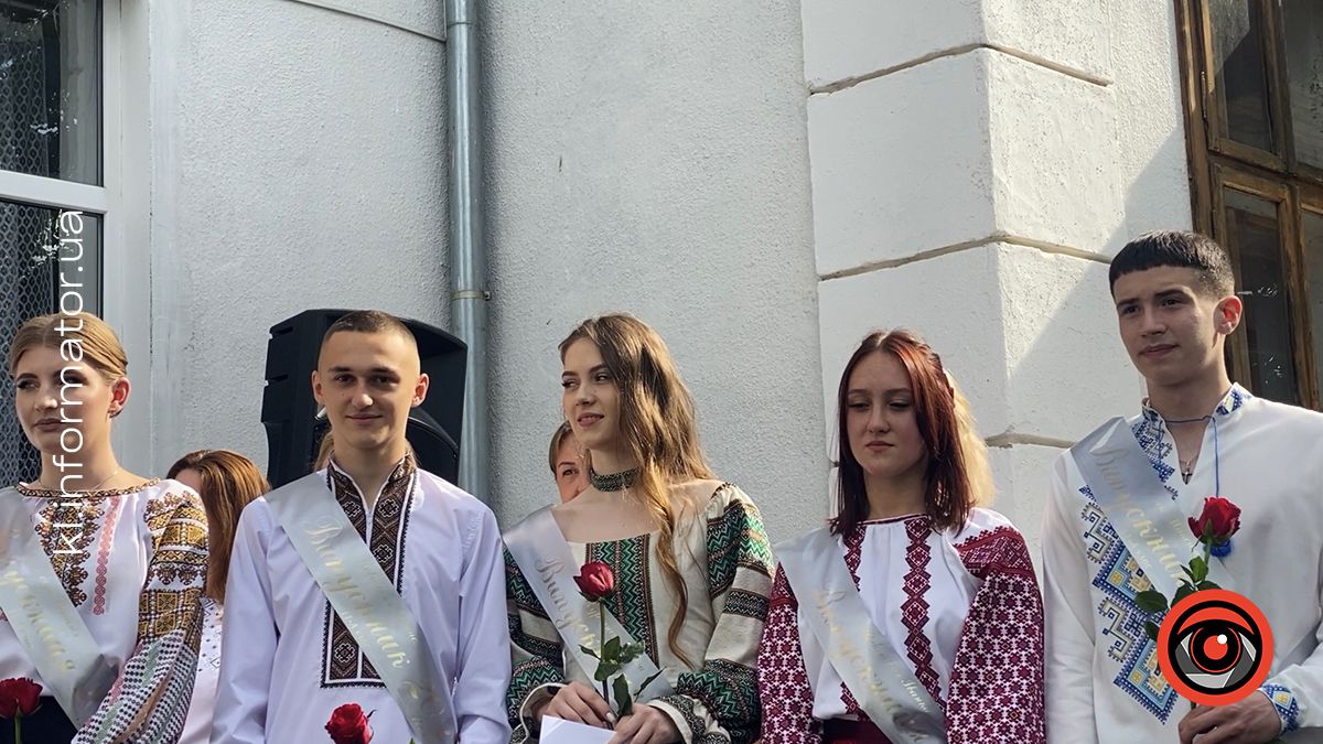 У Яблунівському ліцеї випускники придбали дрон для захисників 3