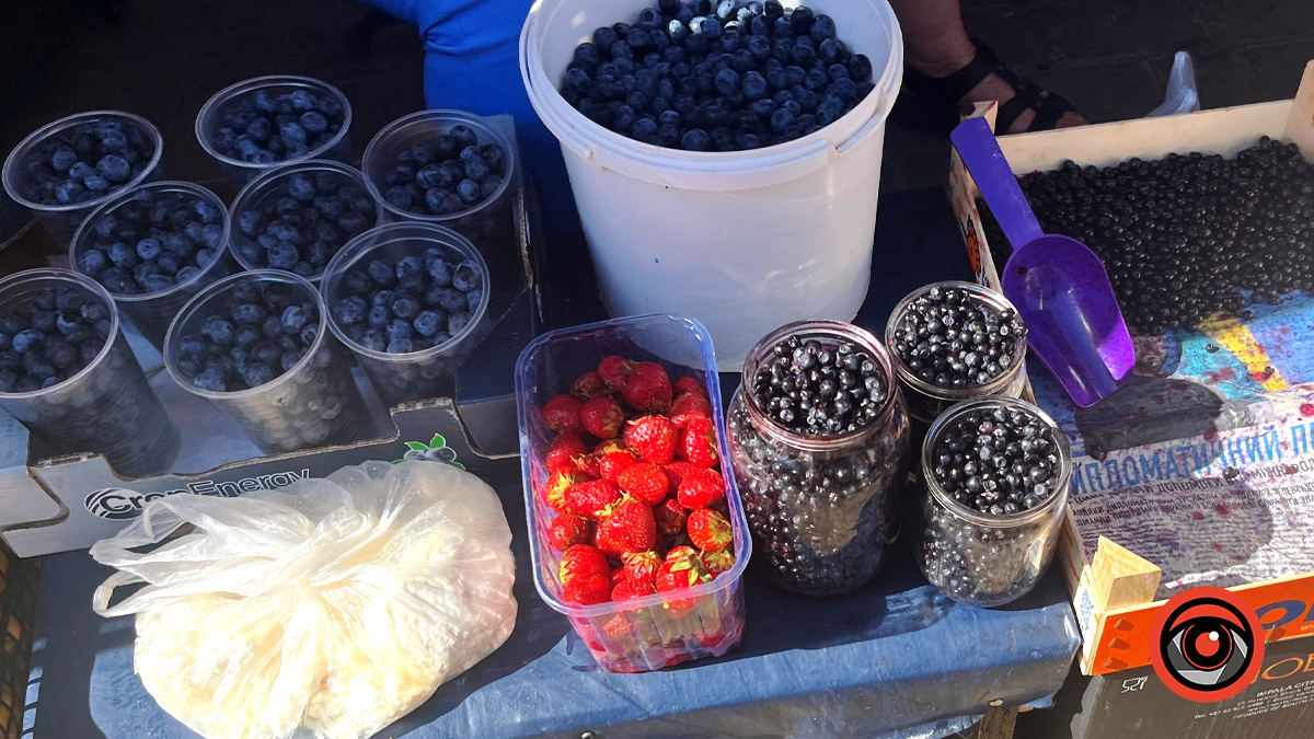 Запашні ягоди: скільки коштує лохина, малина та афини на ринку в Коломиї 2