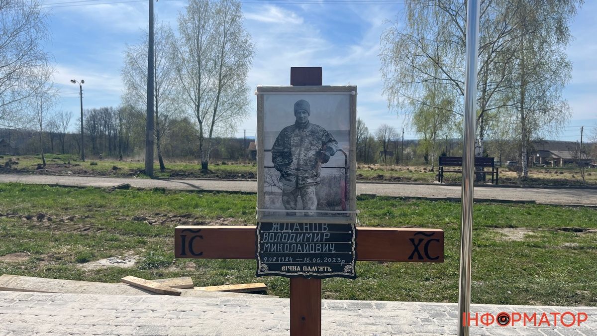 Могила Героя на Алеї слави на кладовищі Коломиї