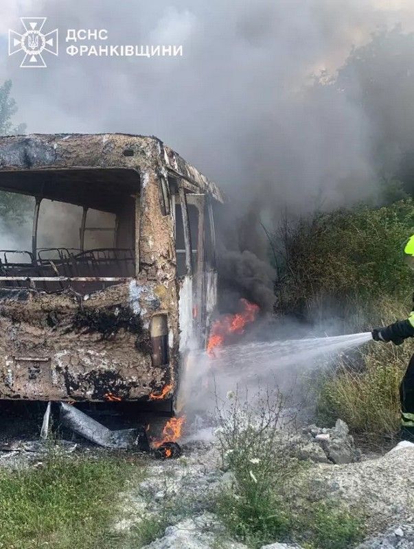 Вогонь знищив автомобілі у Снятині та Івано-Франківську 1