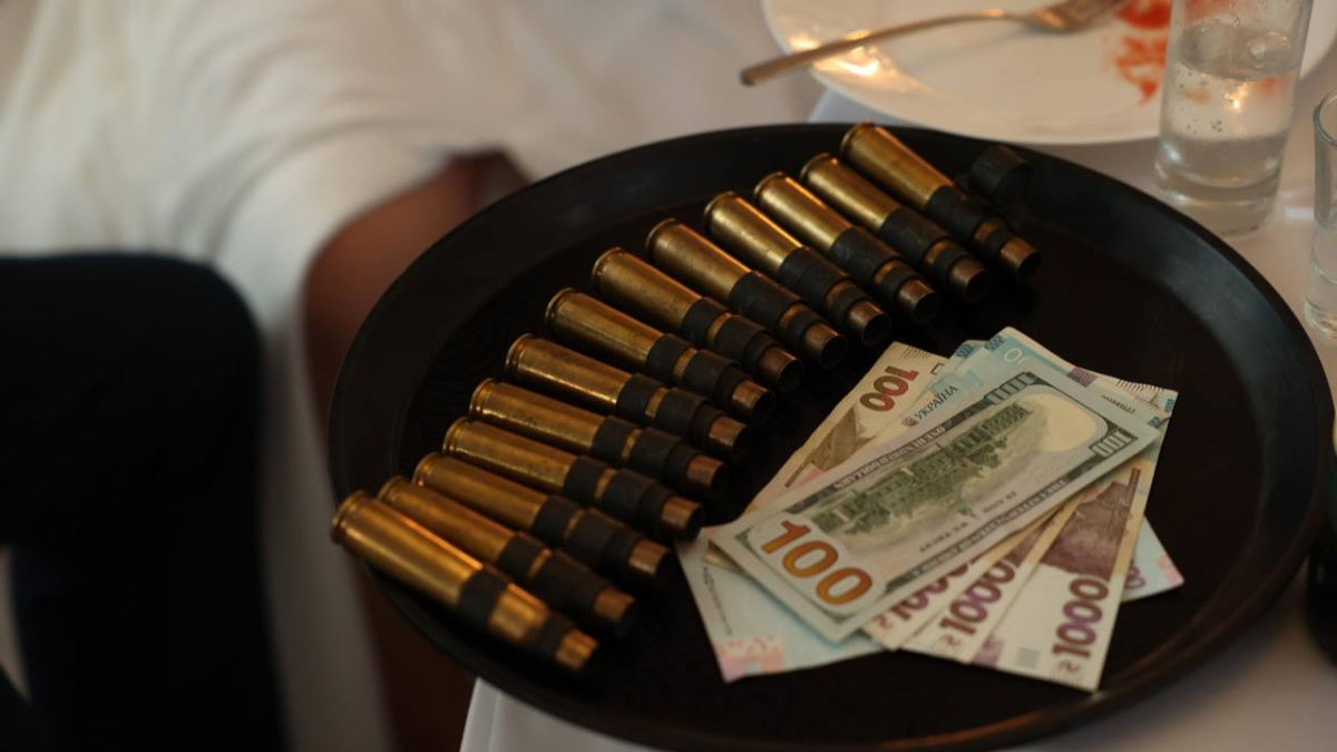 Молодята з Яблуниці зібрали на своєму весіллі понад 50 тис грн на ЗСУ 1