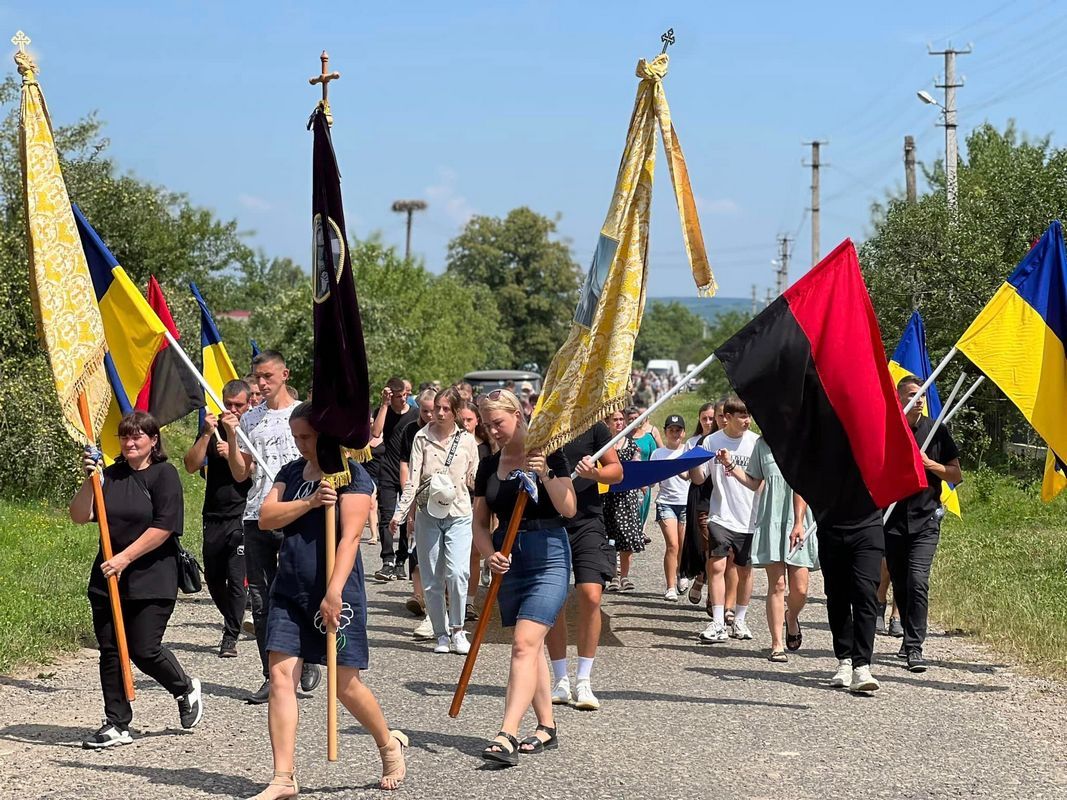 У селі Ворона на вічний спочинок провели молодого воїна Андрія Зайцева 4