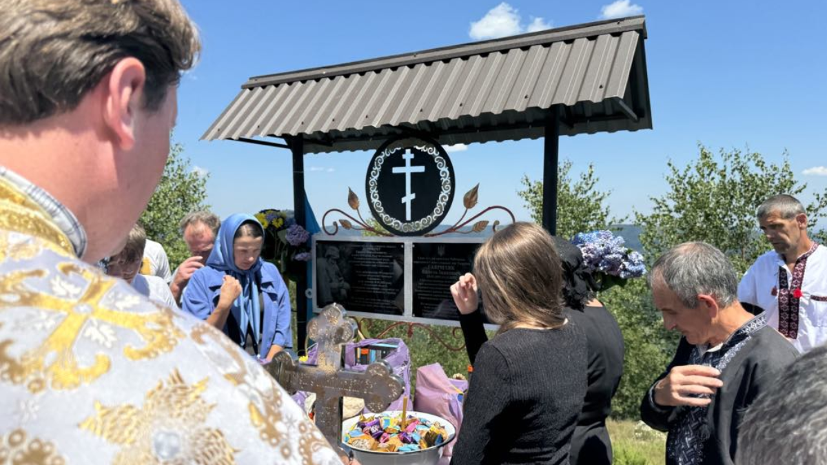 В Кутській громаді освятили пам'ятні дошки загиблим воїнам 1