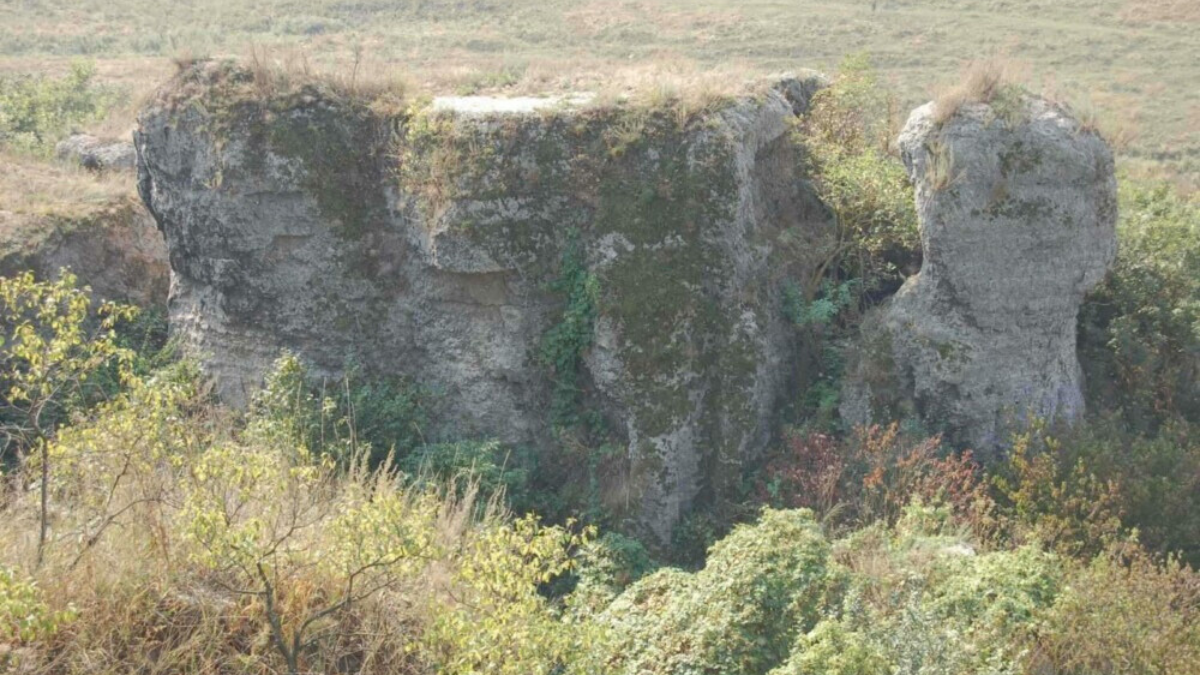 Прикарпатські археологи досліджують старожитності скельно-печерного монастиря біля Межигірців 1