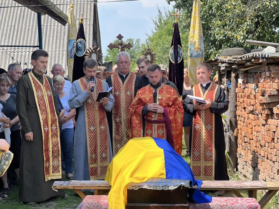 У селі Ворона на вічний спочинок провели молодого воїна Андрія Зайцева 1
