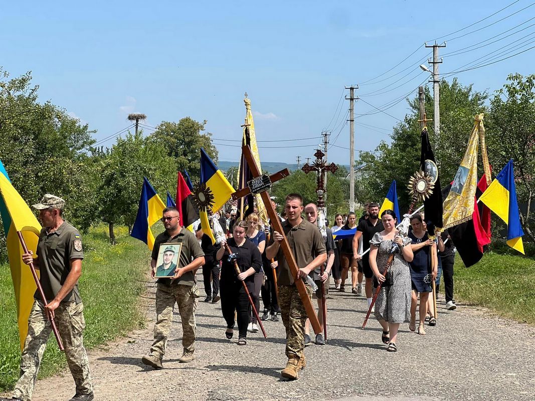 У селі Ворона на вічний спочинок провели молодого воїна Андрія Зайцева 2