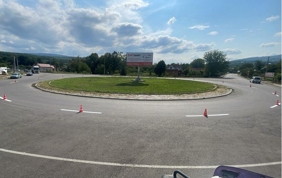 На дорогах Косівщини та Надвірнянщини проводять ремонтні роботи: де та які 3