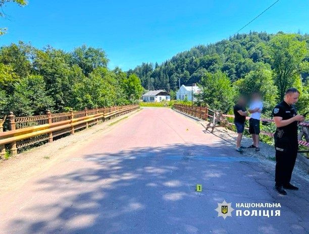 На Косівщині внаслідок перекидання вантажівки загинула людина 1