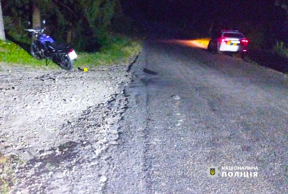 У Снятині не розминулися "ВАЗ" та мотоцикл 1