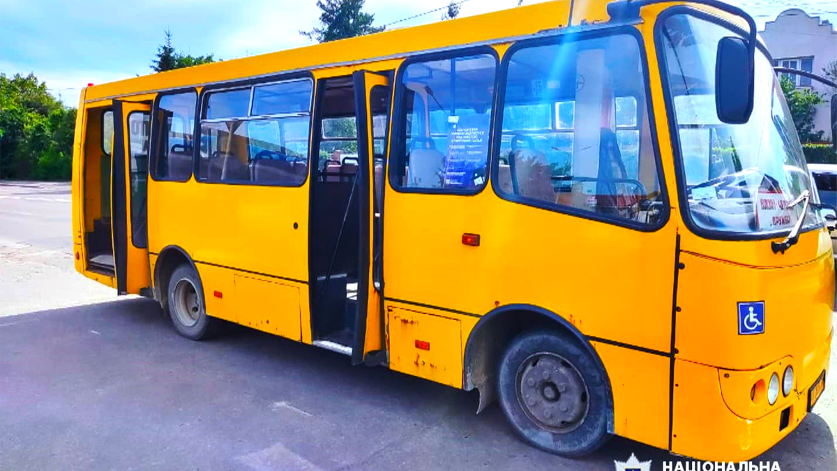 У Івано-Франківську жінка випала з автобуса | Поліція розпочала кримінальне провадження 1