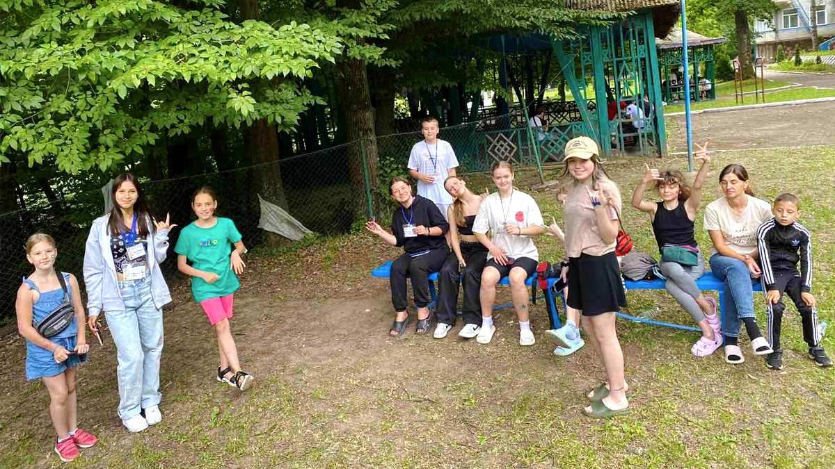 Дітлахи з Коломийської громади відпочивають на березі Дністра 1