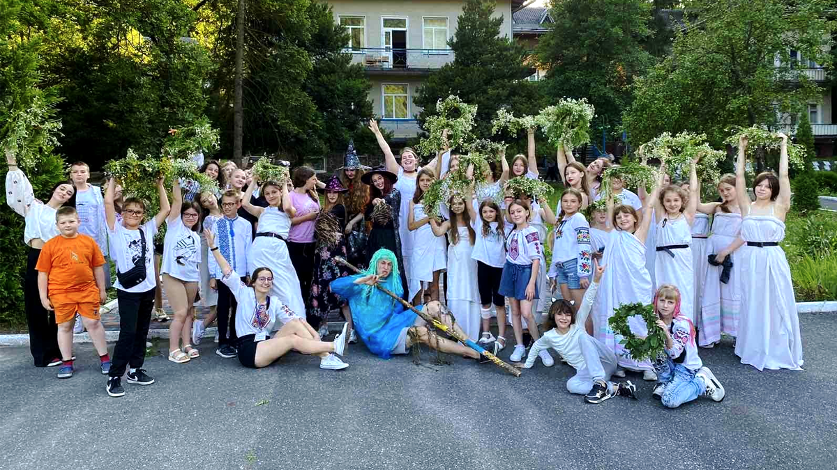 Дітлахи з Коломийської громади відпочивають на березі Дністра 3