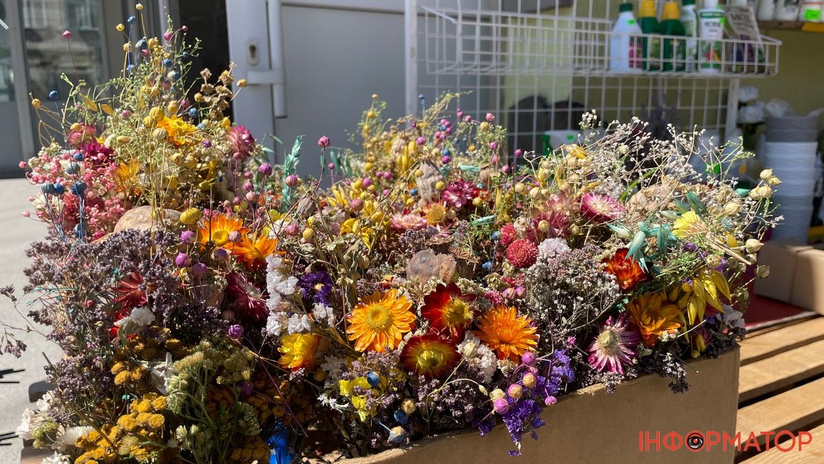 З чого збирають букети на Маковея у Коломиї 2