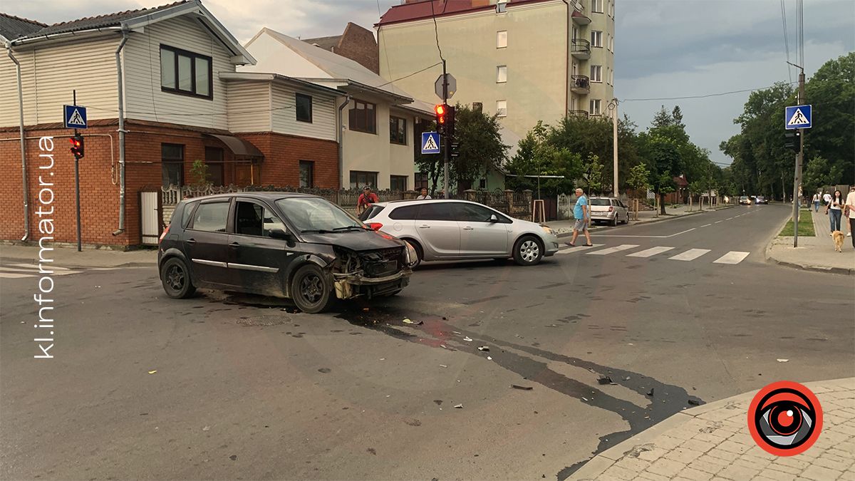 На перехресті Чайковського-Шкрумеляка в Коломиї зіткнулися автівки 2