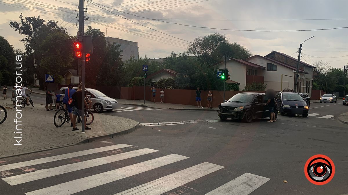 На перехресті Чайковського-Шкрумеляка в Коломиї зіткнулися автівки 1