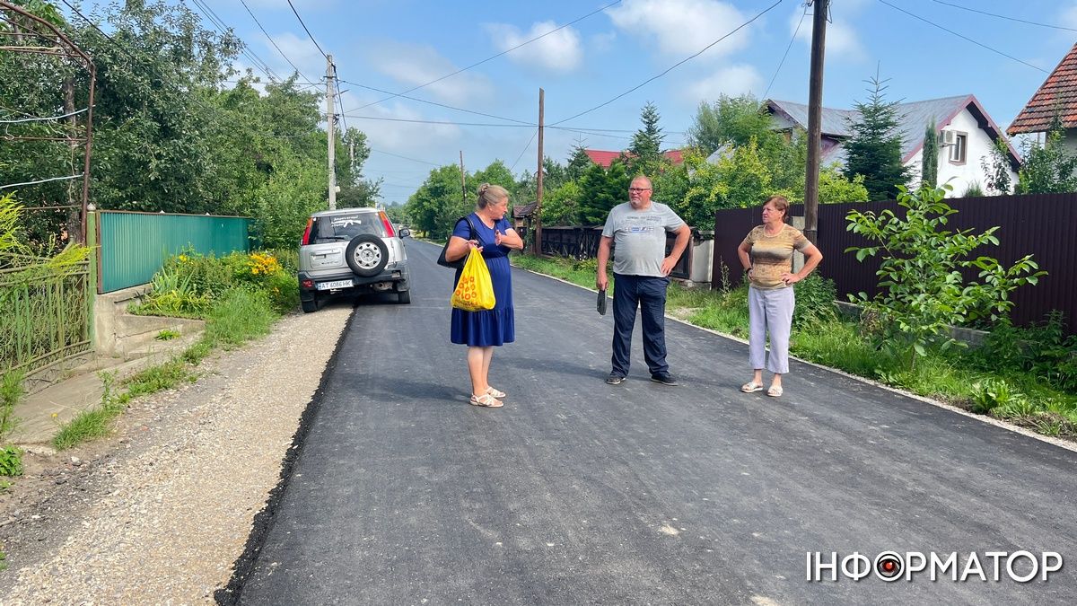 Ходити по "обочині" пропонує головний комунальник Коломиї: капремонт вул. Едельвейсів не враховує безпеку пішоходів 1