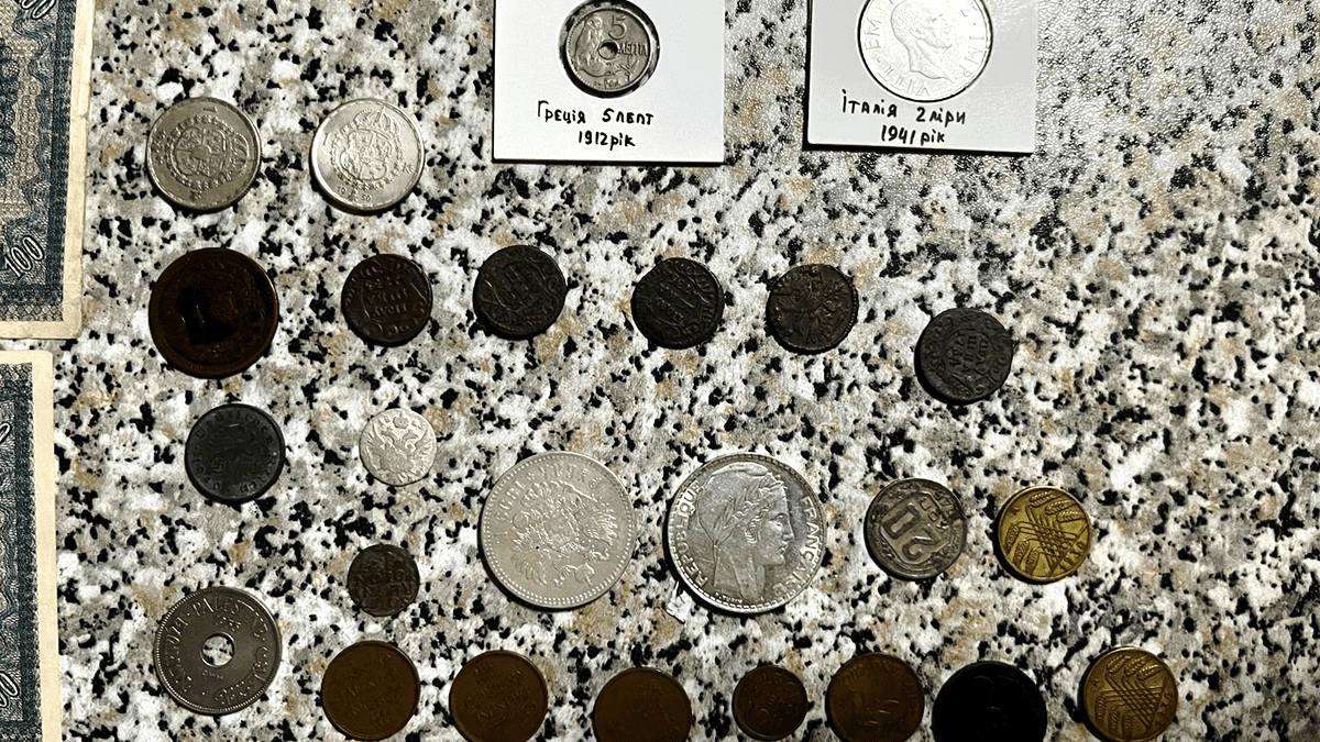 Вірменин хотів вивезти з України старовинні банкноти та монети 2