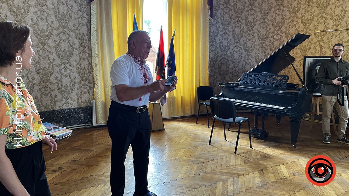 Свідчення очевидців трагедії Маріуполя ірландець привіз до Коломиї 4