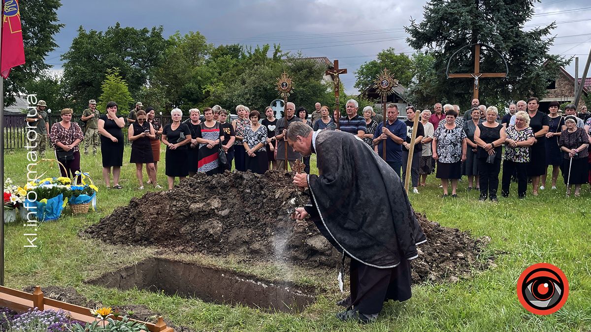 Коломийська громада попрощалася із 24-річним Героєм Романом Черкаліним 9