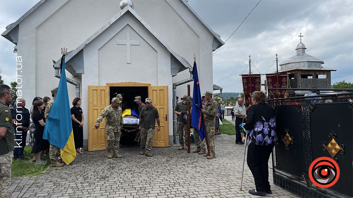 Коломийська громада попрощалася із 24-річним Героєм Романом Черкаліним 2