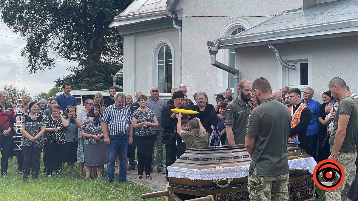 Коломийська громада попрощалася із 24-річним Героєм Романом Черкаліним 7