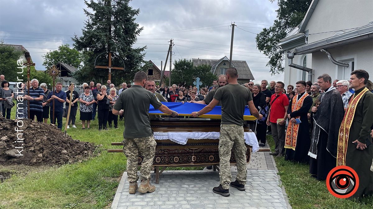 Коломийська громада попрощалася із 24-річним Героєм Романом Черкаліним 6
