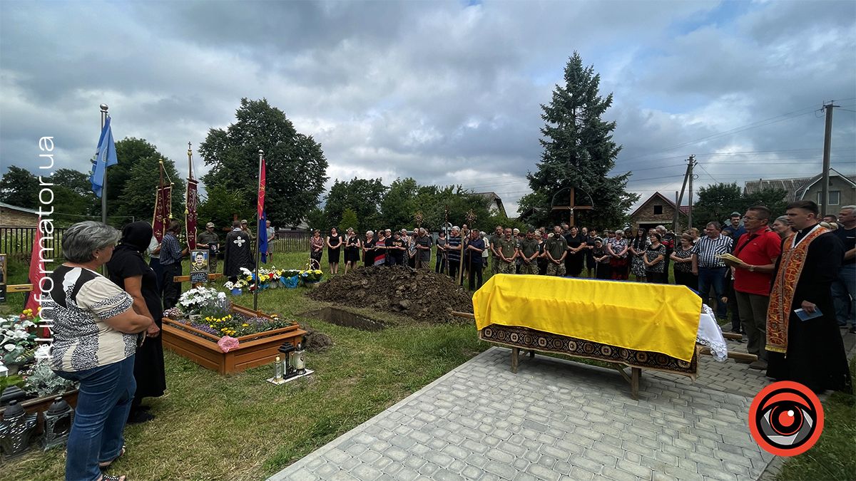 Коломийська громада попрощалася із 24-річним Героєм Романом Черкаліним 4