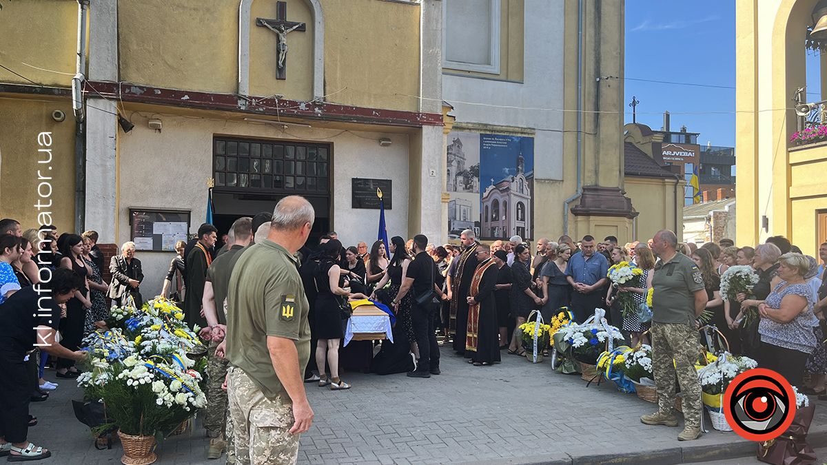 Назавжди 24... У Коломиї в останню путь провели молодого захисника Віталія Мельника 4
