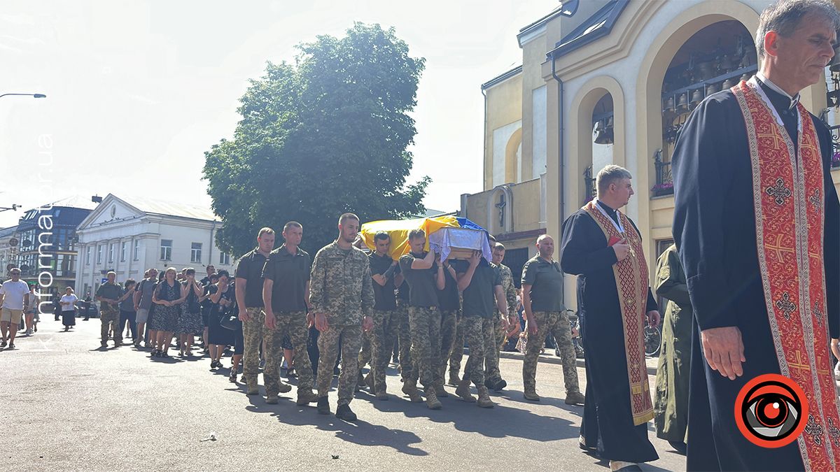 Назавжди 24... У Коломиї в останню путь провели молодого захисника Віталія Мельника 9