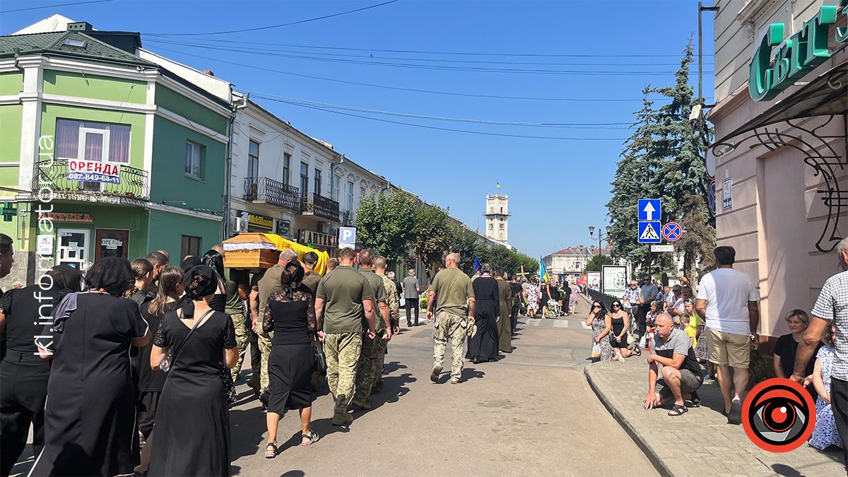 Назавжди 24... У Коломиї в останню путь провели молодого захисника Віталія Мельника 11