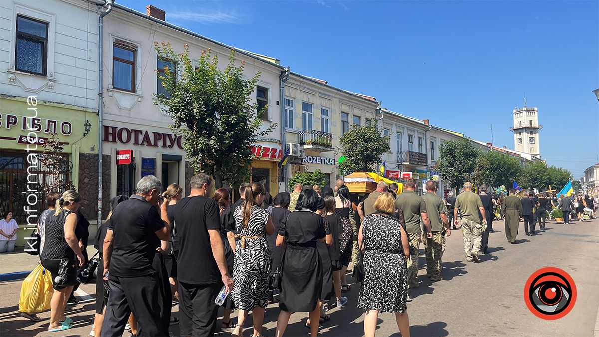 Назавжди 24... У Коломиї в останню путь провели молодого захисника Віталія Мельника 13
