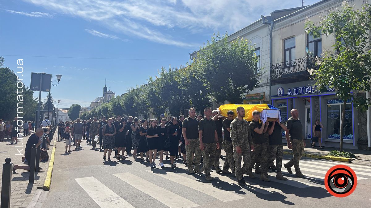Назавжди 24... У Коломиї в останню путь провели молодого захисника Віталія Мельника 15