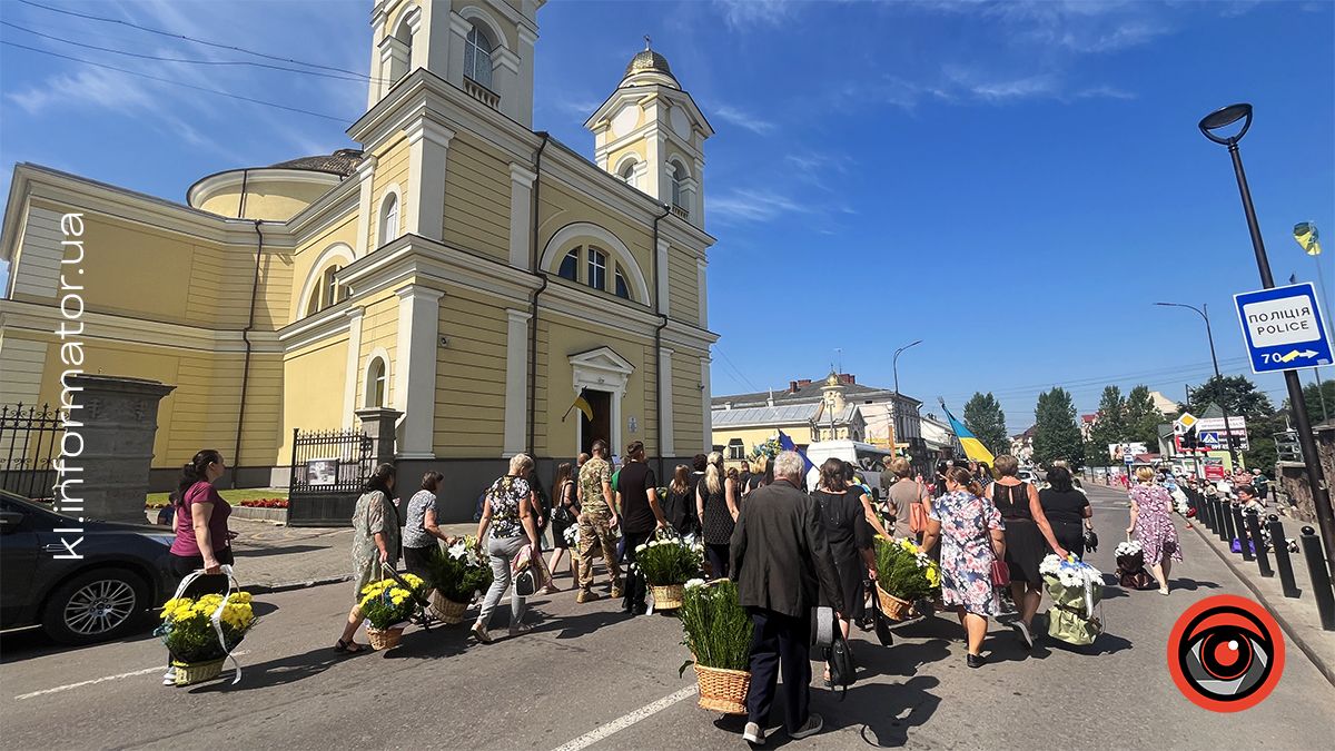 Назавжди 24... У Коломиї в останню путь провели молодого захисника Віталія Мельника 18
